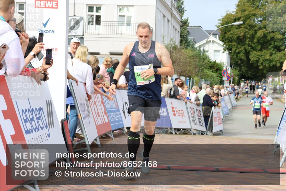31.08.2025 - 21. Blankeneser Heldenlauf Strokosch-Dieckow http://msf.ph/oto/8652168 31.08.2025 11:10:56 Ziel 3321, 3611 meine-sportfotos.de