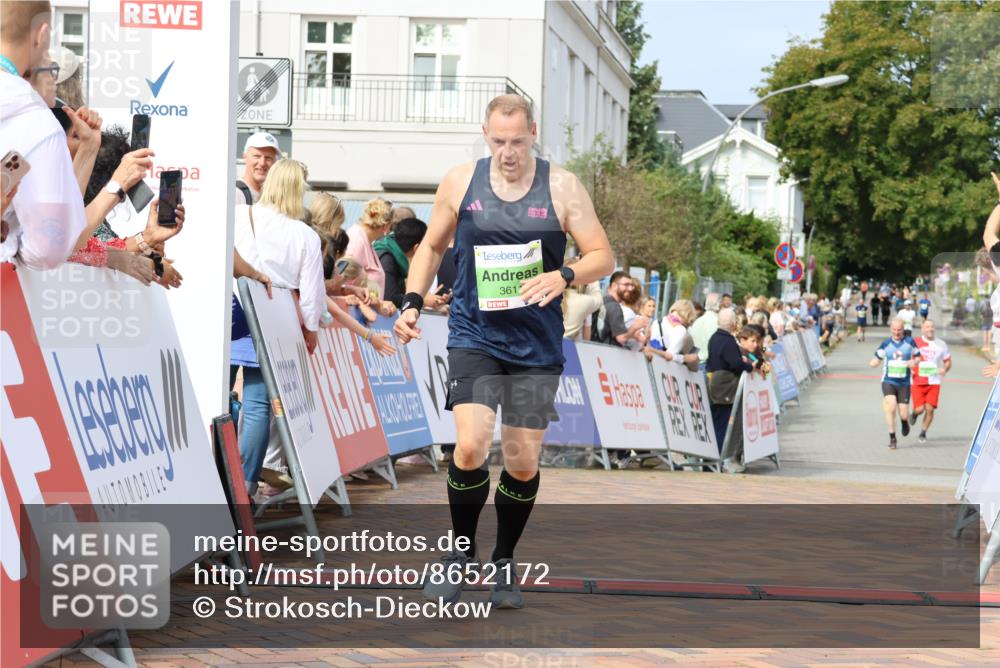 31.08.2025 - 21. Blankeneser Heldenlauf Strokosch-Dieckow http://msf.ph/oto/8652172 31.08.2025 11:10:55 Ziel 3321, 3611 meine-sportfotos.de