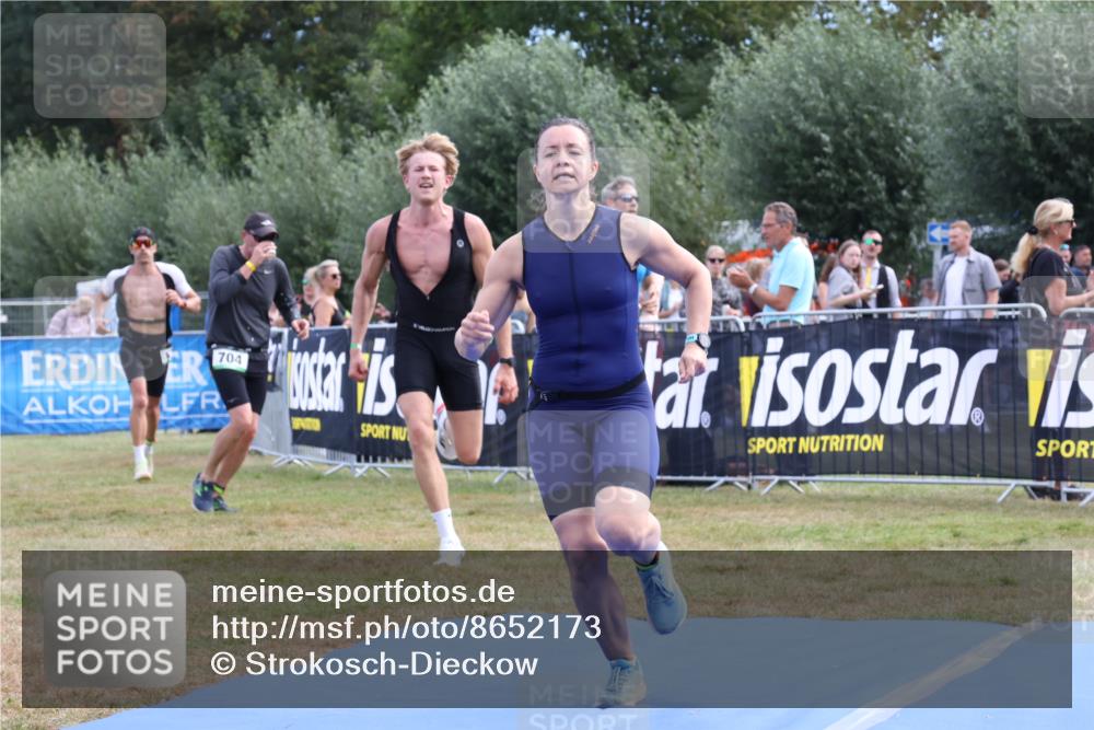 31.08.2025 - Elbe Triathlon Hamburg Strokosch-Dieckow http://msf.ph/oto/8652173 31.08.2025 11:07:08 Ziel 256, 414, 611 meine-sportfotos.de