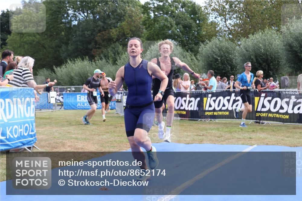 31.08.2025 - Elbe Triathlon Hamburg Strokosch-Dieckow http://msf.ph/oto/8652174 31.08.2025 11:07:09 Ziel 256, 414, 611 meine-sportfotos.de