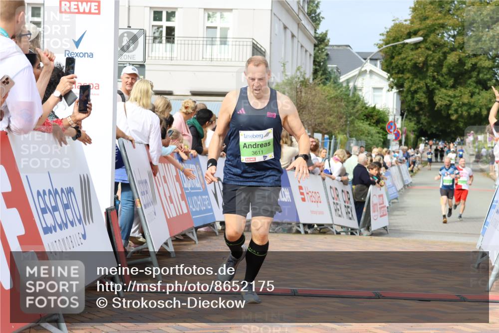 31.08.2025 - 21. Blankeneser Heldenlauf Strokosch-Dieckow http://msf.ph/oto/8652175 31.08.2025 11:10:55 Ziel 3321, 3611 meine-sportfotos.de