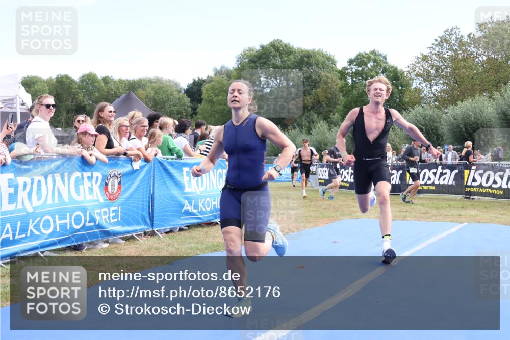 31.08.2025 - Elbe Triathlon Hamburg Strokosch-Dieckow http://msf.ph/oto/8652176 31.08.2025 11:07:10 Ziel 256, 286, 414, 611 meine-sportfotos.de