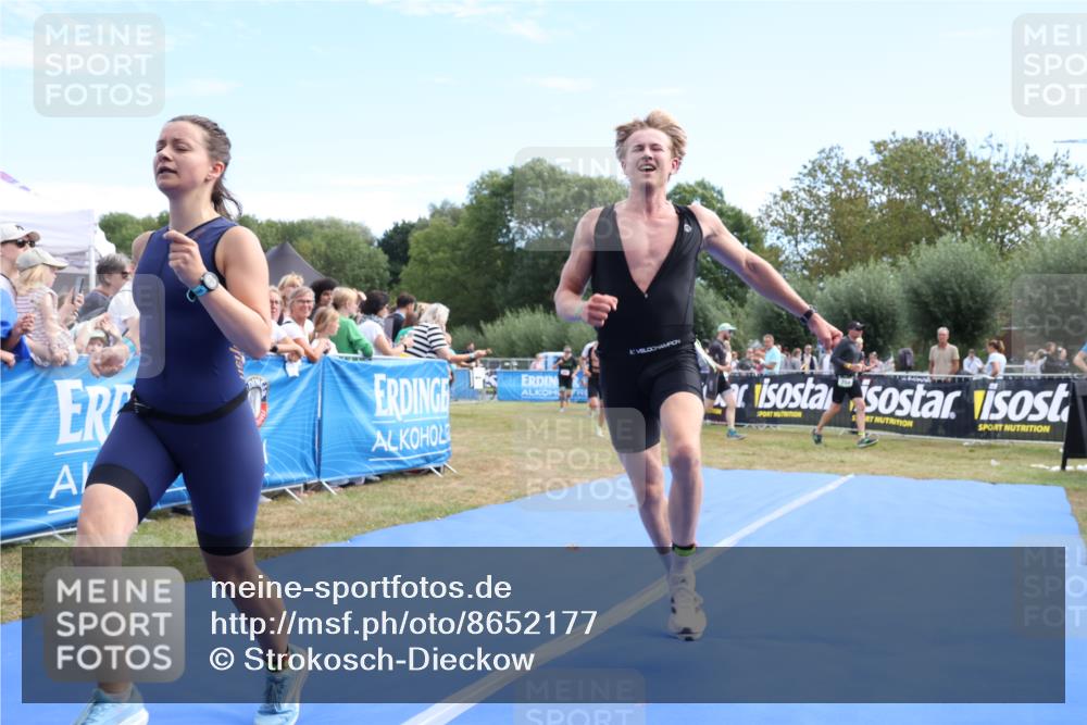 31.08.2025 - Elbe Triathlon Hamburg Strokosch-Dieckow http://msf.ph/oto/8652177 31.08.2025 11:07:10 Ziel 256, 286, 414, 611 meine-sportfotos.de