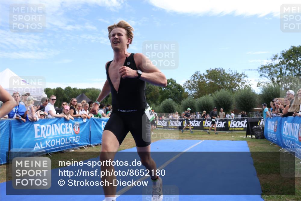 31.08.2025 - Elbe Triathlon Hamburg Strokosch-Dieckow http://msf.ph/oto/8652180 31.08.2025 11:07:11 Ziel 256, 286, 414, 547, 611 meine-sportfotos.de