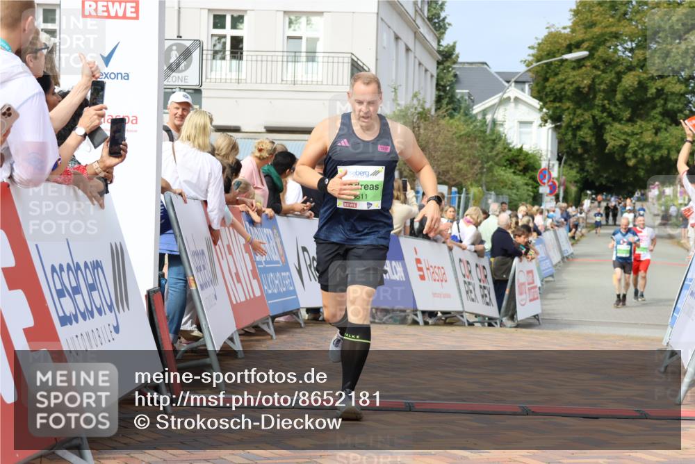 31.08.2025 - 21. Blankeneser Heldenlauf Strokosch-Dieckow http://msf.ph/oto/8652181 31.08.2025 11:10:55 Ziel 3321, 3611 meine-sportfotos.de