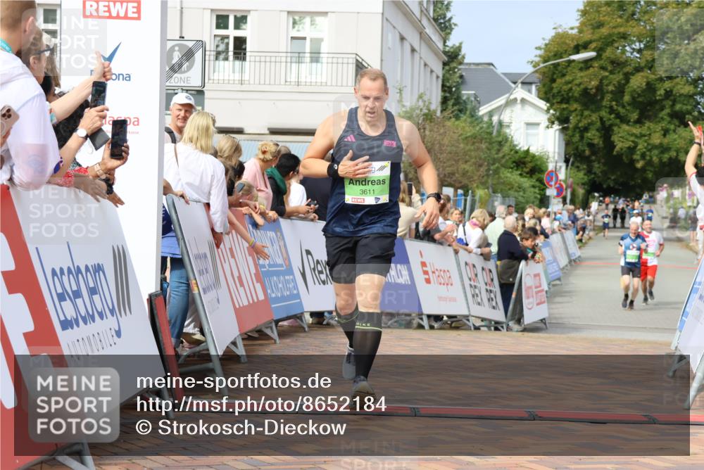 31.08.2025 - 21. Blankeneser Heldenlauf Strokosch-Dieckow http://msf.ph/oto/8652184 31.08.2025 11:10:55 Ziel 3321, 3611 meine-sportfotos.de