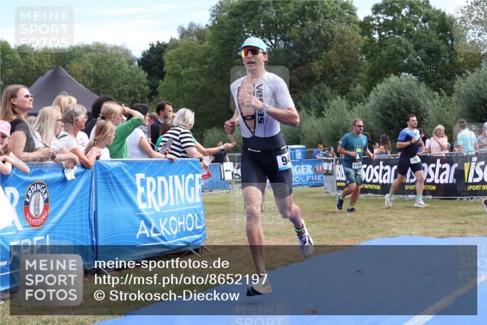 31.08.2025 - Elbe Triathlon Hamburg Strokosch-Dieckow http://msf.ph/oto/8652197 31.08.2025 11:07:31 Ziel 947 meine-sportfotos.de