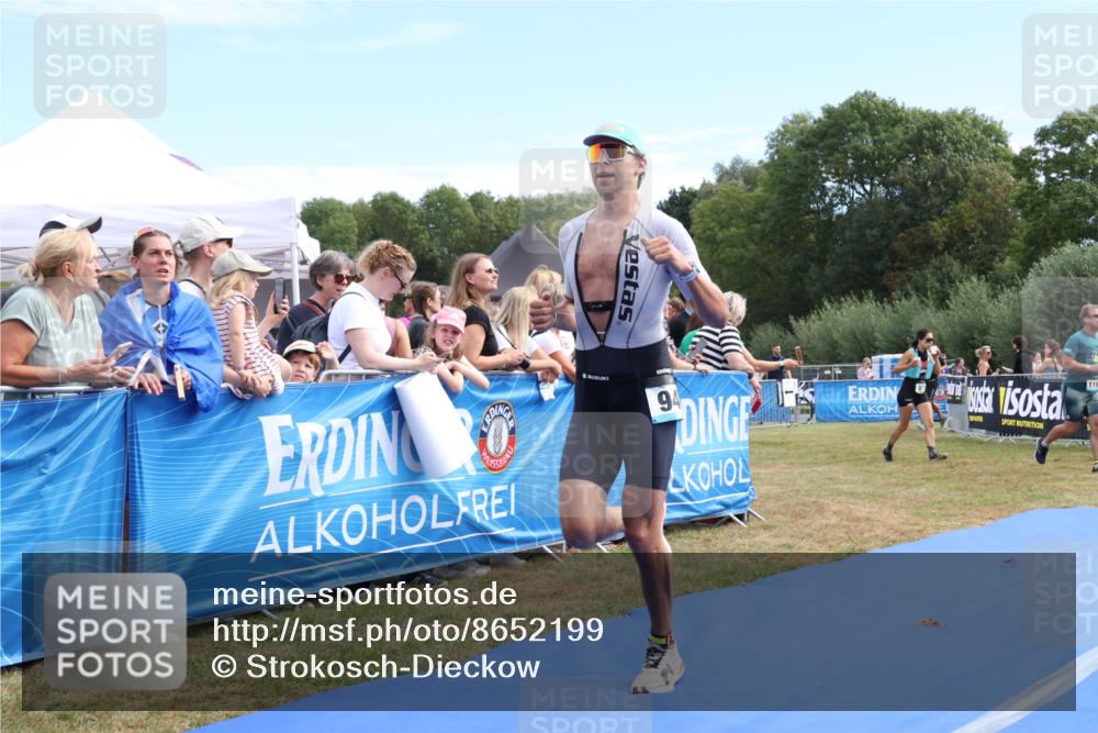 31.08.2025 - Elbe Triathlon Hamburg Strokosch-Dieckow http://msf.ph/oto/8652199 31.08.2025 11:07:32 Ziel 947 meine-sportfotos.de