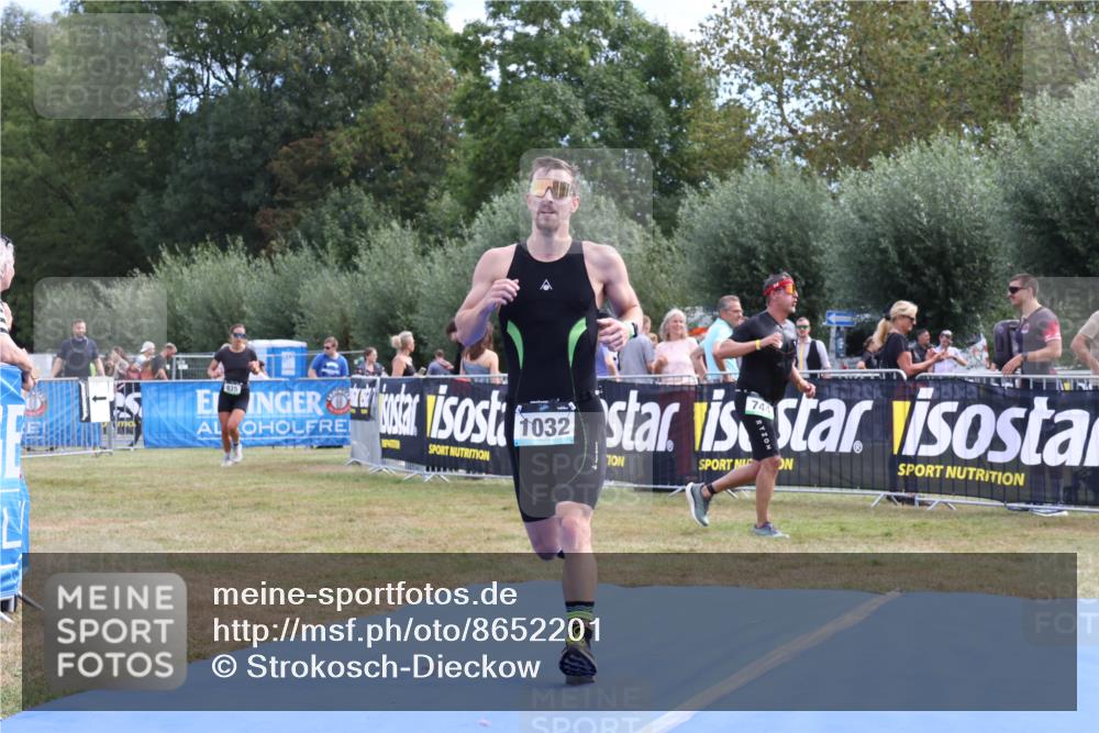 31.08.2025 - Elbe Triathlon Hamburg Strokosch-Dieckow http://msf.ph/oto/8652201 31.08.2025 11:07:46 Ziel 1032 meine-sportfotos.de