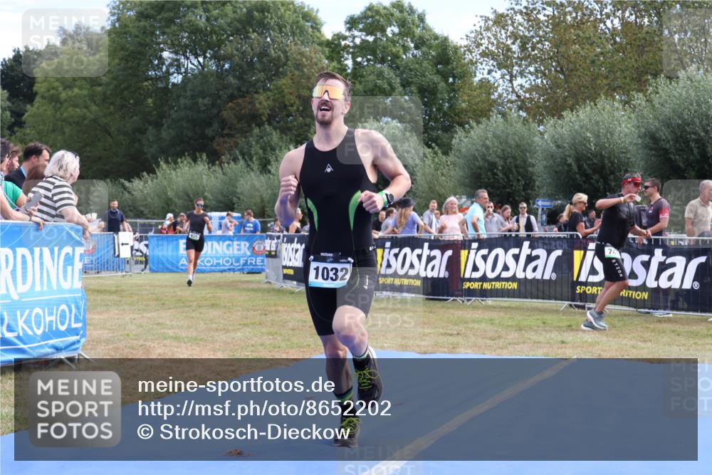 31.08.2025 - Elbe Triathlon Hamburg Strokosch-Dieckow http://msf.ph/oto/8652202 31.08.2025 11:07:47 Ziel 1032 meine-sportfotos.de