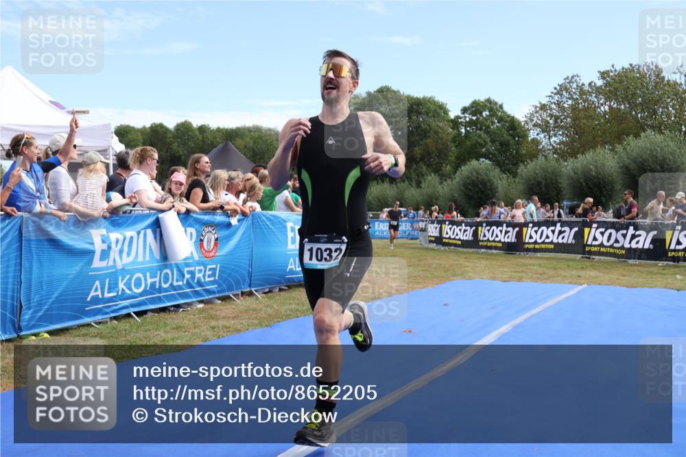 31.08.2025 - Elbe Triathlon Hamburg Strokosch-Dieckow http://msf.ph/oto/8652205 31.08.2025 11:07:48 Ziel 1032 meine-sportfotos.de