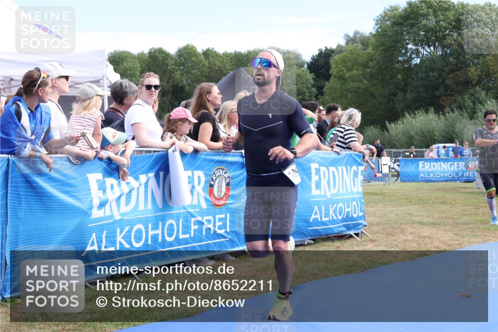 31.08.2025 - Elbe Triathlon Hamburg Strokosch-Dieckow http://msf.ph/oto/8652211 31.08.2025 11:07:59 Ziel 834, 1090 meine-sportfotos.de
