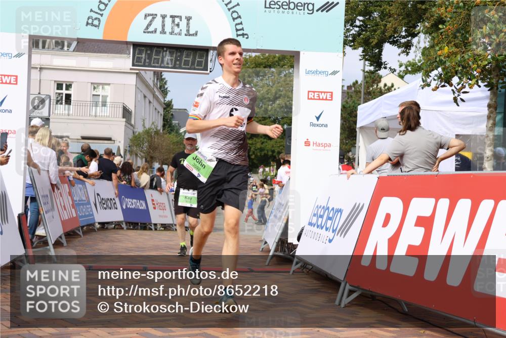 31.08.2025 - 21. Blankeneser Heldenlauf Strokosch-Dieckow http://msf.ph/oto/8652218 31.08.2025 11:10:41 Ziel 3701, 3592, 3420, 3515, 3618 meine-sportfotos.de