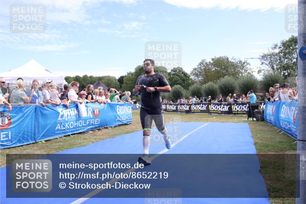 31.08.2025 - Elbe Triathlon Hamburg Strokosch-Dieckow http://msf.ph/oto/8652219 31.08.2025 11:08:02 Ziel 834, 1090 meine-sportfotos.de