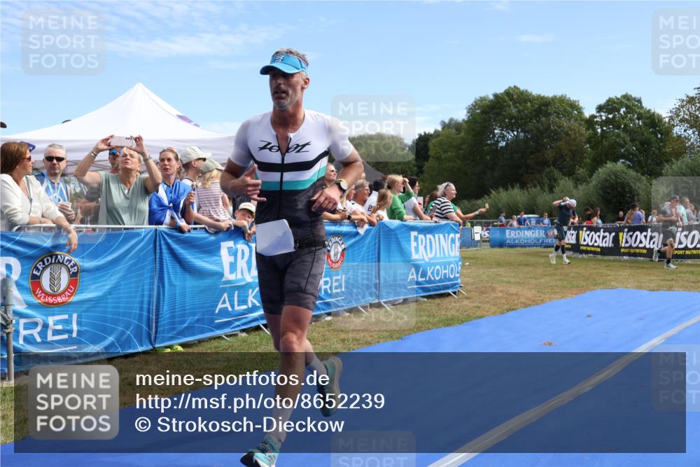31.08.2025 - Elbe Triathlon Hamburg Strokosch-Dieckow http://msf.ph/oto/8652239 31.08.2025 11:08:19 Ziel 330, 651, 680 meine-sportfotos.de