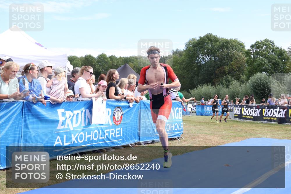 31.08.2025 - Elbe Triathlon Hamburg Strokosch-Dieckow http://msf.ph/oto/8652240 31.08.2025 11:08:32 Ziel 944, 1133 meine-sportfotos.de