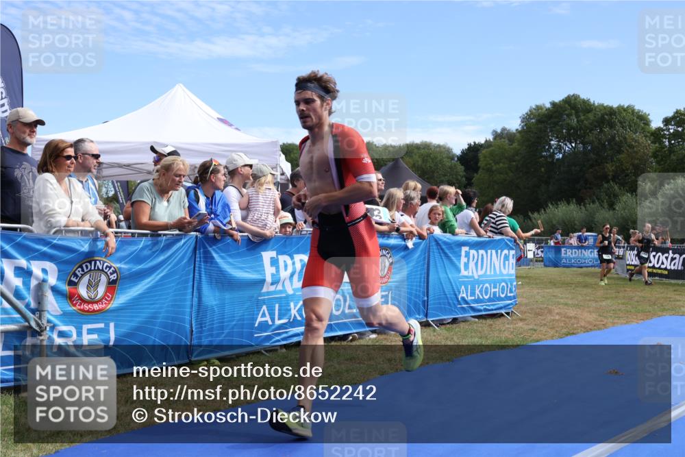 31.08.2025 - Elbe Triathlon Hamburg Strokosch-Dieckow http://msf.ph/oto/8652242 31.08.2025 11:08:33 Ziel 944, 1133 meine-sportfotos.de