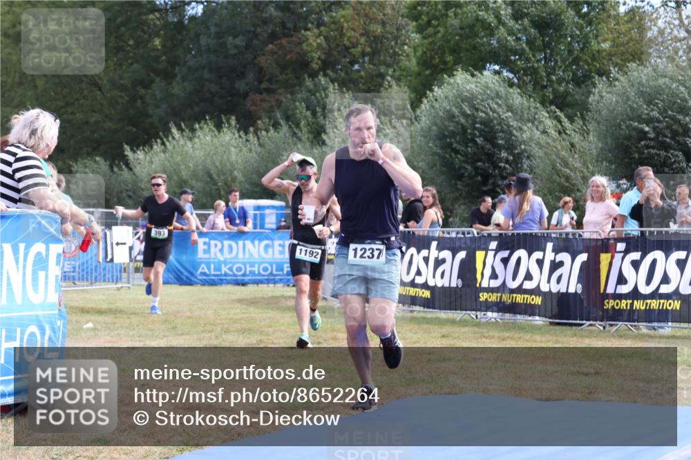 31.08.2025 - Elbe Triathlon Hamburg Strokosch-Dieckow http://msf.ph/oto/8652264 31.08.2025 11:08:49 Ziel 289, 393, 493, 515 meine-sportfotos.de