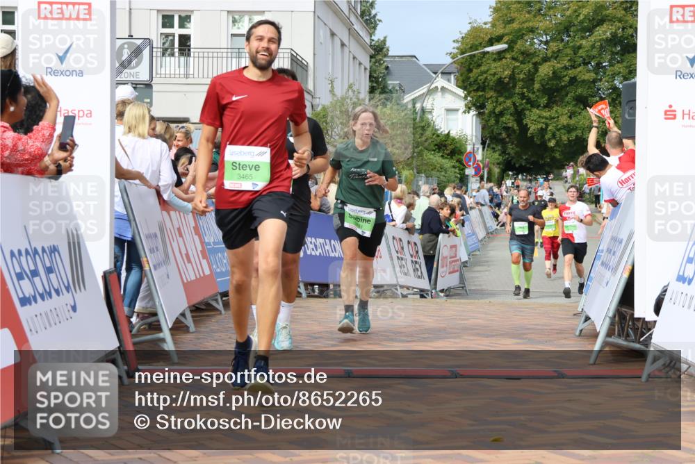 31.08.2025 - 21. Blankeneser Heldenlauf Strokosch-Dieckow http://msf.ph/oto/8652265 31.08.2025 11:10:31 Ziel 3465, 3349, 3515, 3281, 3455 meine-sportfotos.de
