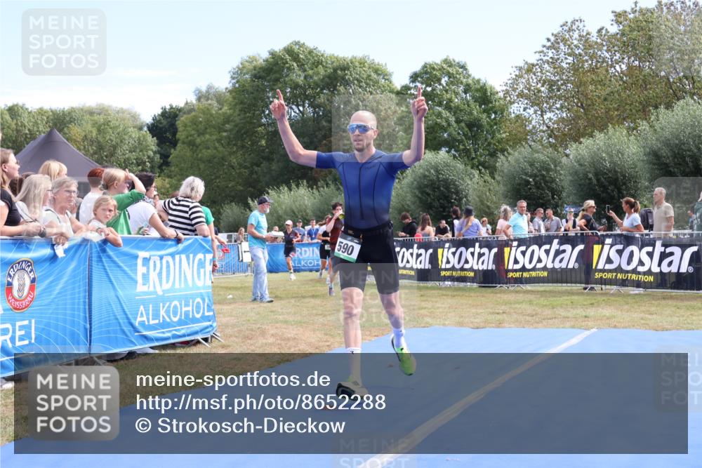31.08.2025 - Elbe Triathlon Hamburg Strokosch-Dieckow http://msf.ph/oto/8652288 31.08.2025 11:09:28 Ziel 394, 590, 1078 meine-sportfotos.de