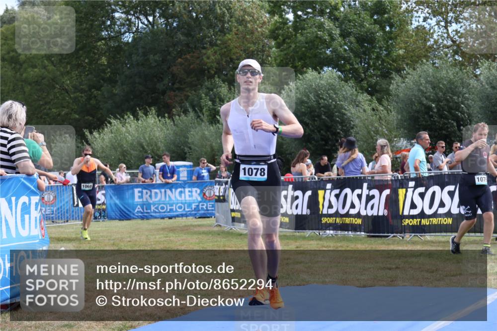 31.08.2025 - Elbe Triathlon Hamburg Strokosch-Dieckow http://msf.ph/oto/8652294 31.08.2025 11:09:35 Ziel 700, 1078 meine-sportfotos.de