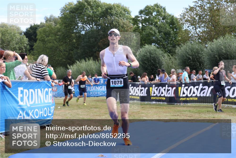 31.08.2025 - Elbe Triathlon Hamburg Strokosch-Dieckow http://msf.ph/oto/8652295 31.08.2025 11:09:36 Ziel 422, 700, 1078 meine-sportfotos.de