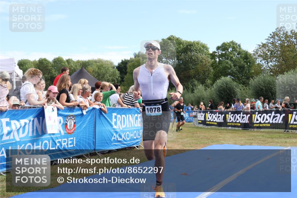 31.08.2025 - Elbe Triathlon Hamburg Strokosch-Dieckow http://msf.ph/oto/8652297 31.08.2025 11:09:37 Ziel 422, 700, 1078 meine-sportfotos.de