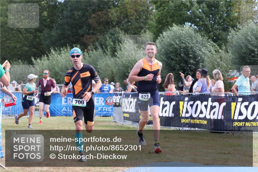 31.08.2025 - Elbe Triathlon Hamburg Strokosch-Dieckow http://msf.ph/oto/8652301 31.08.2025 11:09:43 Ziel 422, 700 meine-sportfotos.de
