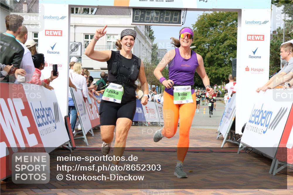 31.08.2025 - 21. Blankeneser Heldenlauf Strokosch-Dieckow http://msf.ph/oto/8652303 31.08.2025 11:10:19 Ziel 3148, 3222, 3221, 3139, 3013, 3249, 3485 meine-sportfotos.de