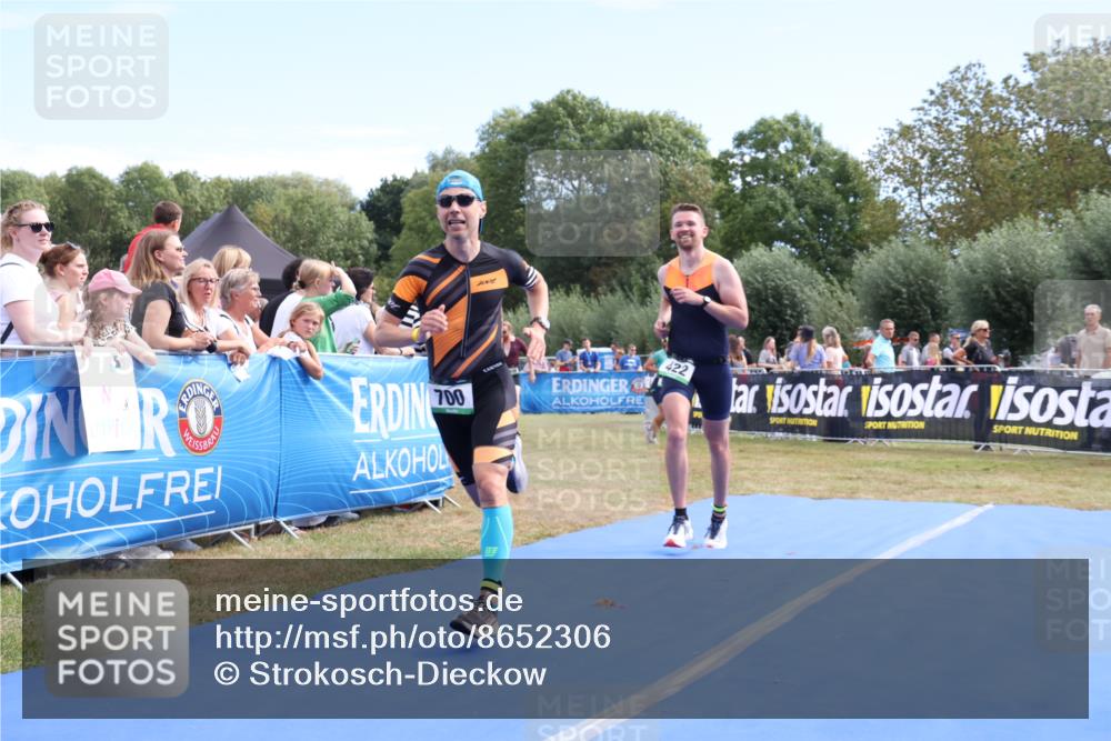 31.08.2025 - Elbe Triathlon Hamburg Strokosch-Dieckow http://msf.ph/oto/8652306 31.08.2025 11:09:44 Ziel 422, 700 meine-sportfotos.de