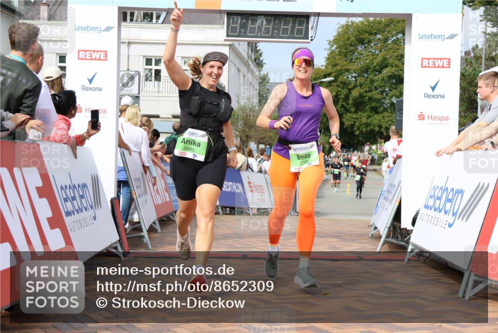 31.08.2025 - 21. Blankeneser Heldenlauf Strokosch-Dieckow http://msf.ph/oto/8652309 31.08.2025 11:10:19 Ziel 3148, 3222, 3221, 3139, 3013, 3249, 3485 meine-sportfotos.de