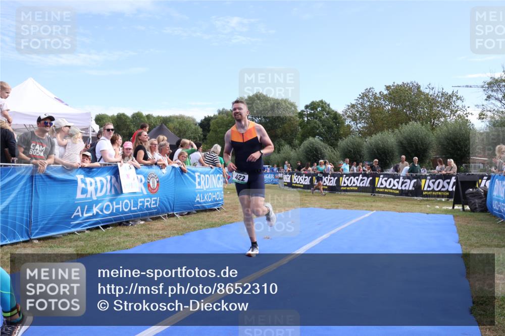31.08.2025 - Elbe Triathlon Hamburg Strokosch-Dieckow http://msf.ph/oto/8652310 31.08.2025 11:09:45 Ziel 422, 700 meine-sportfotos.de