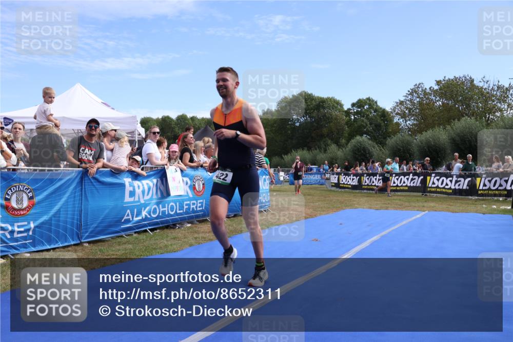 31.08.2025 - Elbe Triathlon Hamburg Strokosch-Dieckow http://msf.ph/oto/8652311 31.08.2025 11:09:45 Ziel 422, 700 meine-sportfotos.de