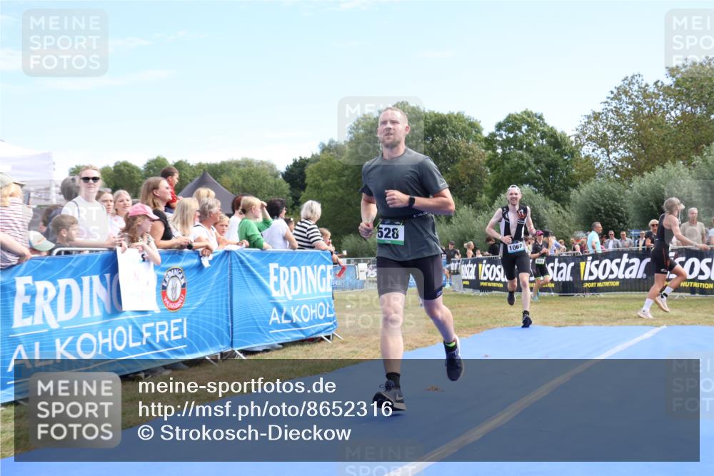 31.08.2025 - Elbe Triathlon Hamburg Strokosch-Dieckow http://msf.ph/oto/8652316 31.08.2025 11:10:29 Ziel 431, 528, 1067, 1081 meine-sportfotos.de