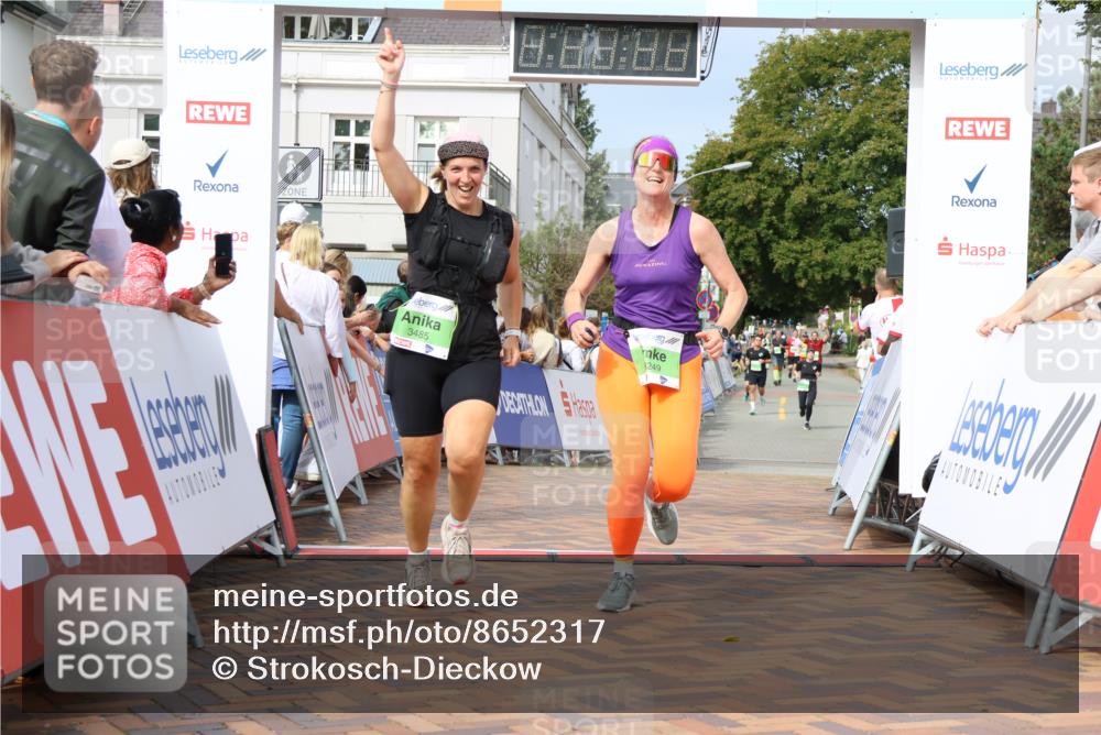 31.08.2025 - 21. Blankeneser Heldenlauf Strokosch-Dieckow http://msf.ph/oto/8652317 31.08.2025 11:10:19 Ziel 3148, 3222, 3221, 3139, 3013, 3249, 3485 meine-sportfotos.de