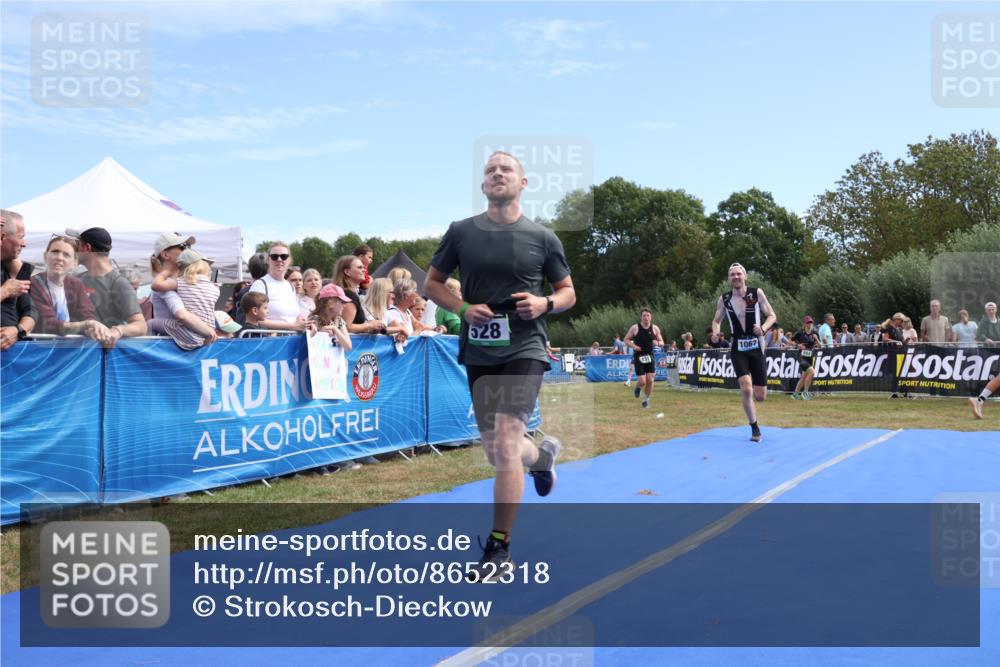 31.08.2025 - Elbe Triathlon Hamburg Strokosch-Dieckow http://msf.ph/oto/8652318 31.08.2025 11:10:29 Ziel 431, 528, 1067, 1081 meine-sportfotos.de
