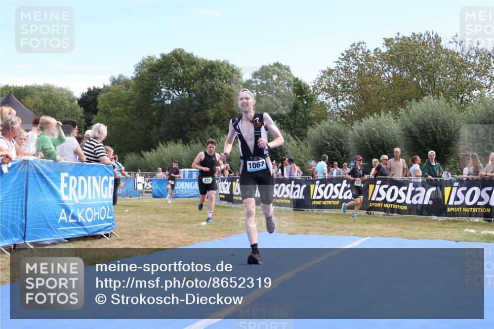 31.08.2025 - Elbe Triathlon Hamburg Strokosch-Dieckow http://msf.ph/oto/8652319 31.08.2025 11:10:30 Ziel 431, 469, 528, 1067, 1081 meine-sportfotos.de