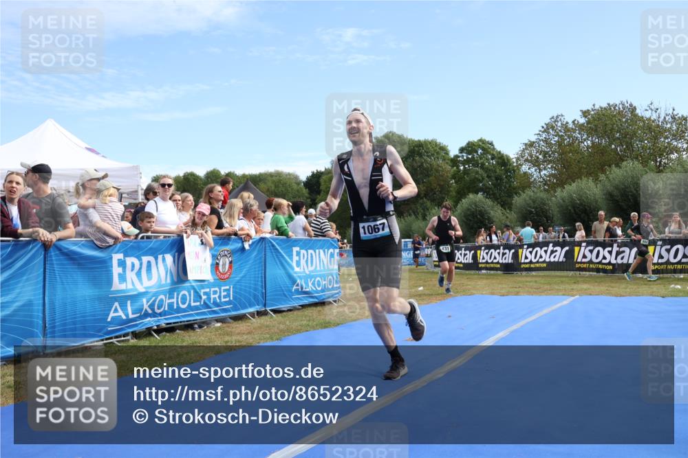 31.08.2025 - Elbe Triathlon Hamburg Strokosch-Dieckow http://msf.ph/oto/8652324 31.08.2025 11:10:31 Ziel 431, 469, 528, 1067, 1081 meine-sportfotos.de