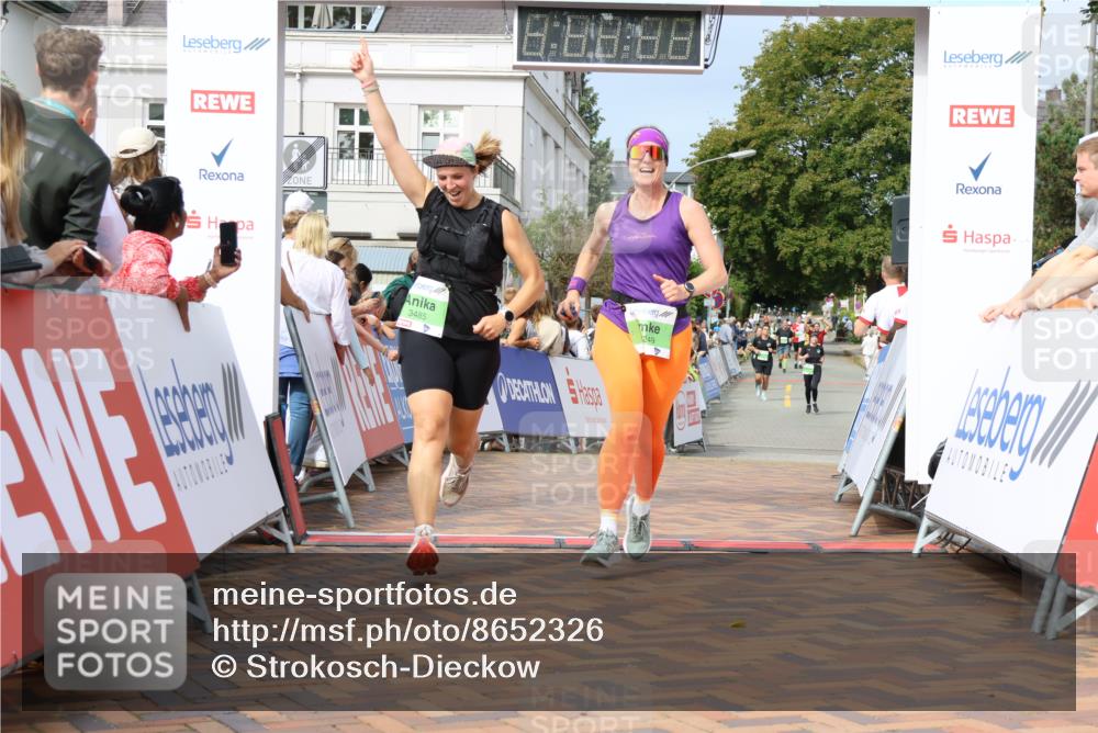31.08.2025 - 21. Blankeneser Heldenlauf Strokosch-Dieckow http://msf.ph/oto/8652326 31.08.2025 11:10:18 Ziel 3148, 3222, 3221, 3139, 3013, 3249, 3485 meine-sportfotos.de