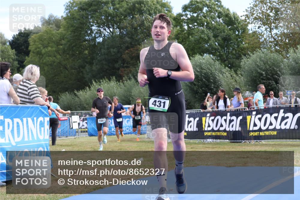 31.08.2025 - Elbe Triathlon Hamburg Strokosch-Dieckow http://msf.ph/oto/8652327 31.08.2025 11:10:32 Ziel 431, 469, 528, 1067, 1081 meine-sportfotos.de