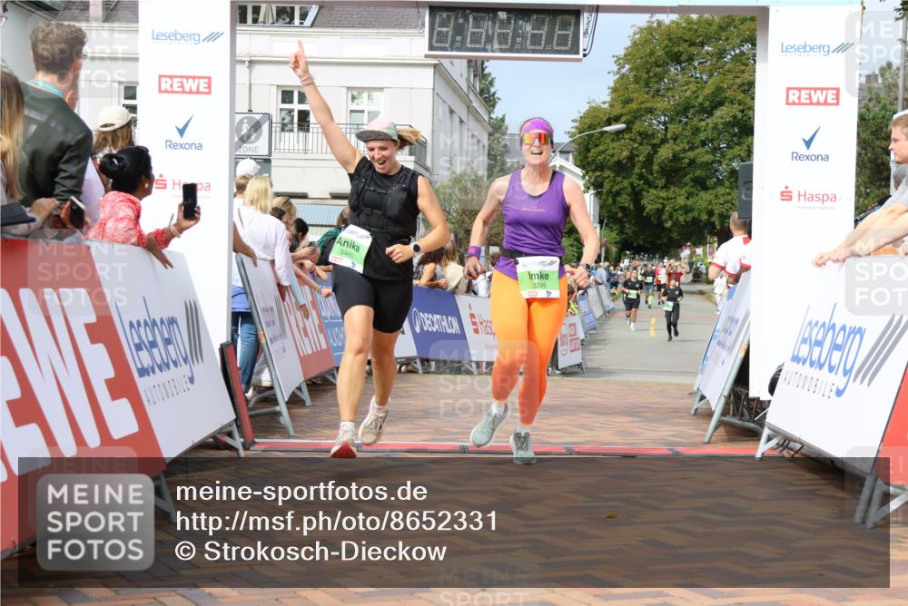 31.08.2025 - 21. Blankeneser Heldenlauf Strokosch-Dieckow http://msf.ph/oto/8652331 31.08.2025 11:10:18 Ziel 3148, 3222, 3221, 3139, 3013, 3249, 3485 meine-sportfotos.de