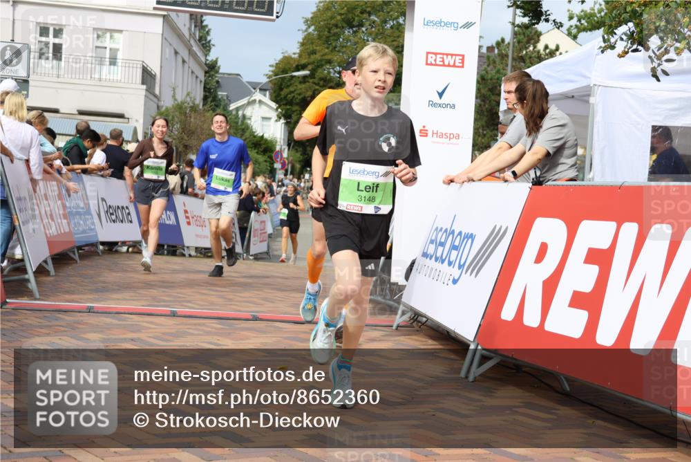 31.08.2025 - 21. Blankeneser Heldenlauf Strokosch-Dieckow http://msf.ph/oto/8652360 31.08.2025 11:10:14 Ziel 3148, 3222, 3221, 3139, 3386, 3137, 3013, 3249, 3485 meine-sportfotos.de