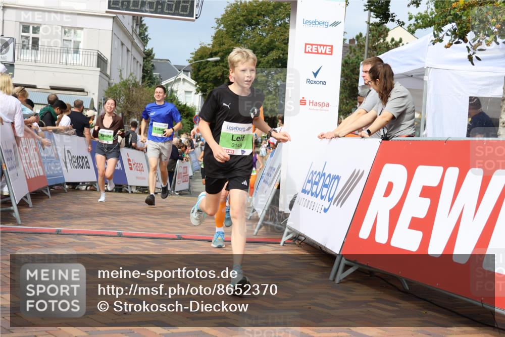 31.08.2025 - 21. Blankeneser Heldenlauf Strokosch-Dieckow http://msf.ph/oto/8652370 31.08.2025 11:10:13 Ziel 3148, 3222, 3221, 3139, 3386, 3137, 3013 meine-sportfotos.de