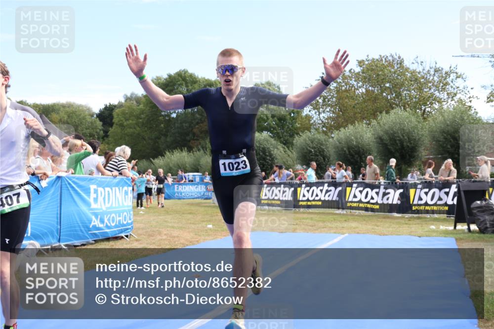 31.08.2025 - Elbe Triathlon Hamburg Strokosch-Dieckow http://msf.ph/oto/8652382 31.08.2025 11:10:55 Ziel 407, 455, 659, 1023 meine-sportfotos.de