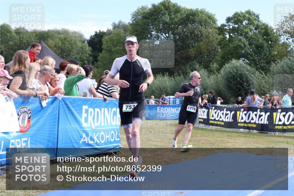 31.08.2025 - Elbe Triathlon Hamburg Strokosch-Dieckow http://msf.ph/oto/8652399 31.08.2025 11:11:13 Ziel 517, 753, 1005 meine-sportfotos.de