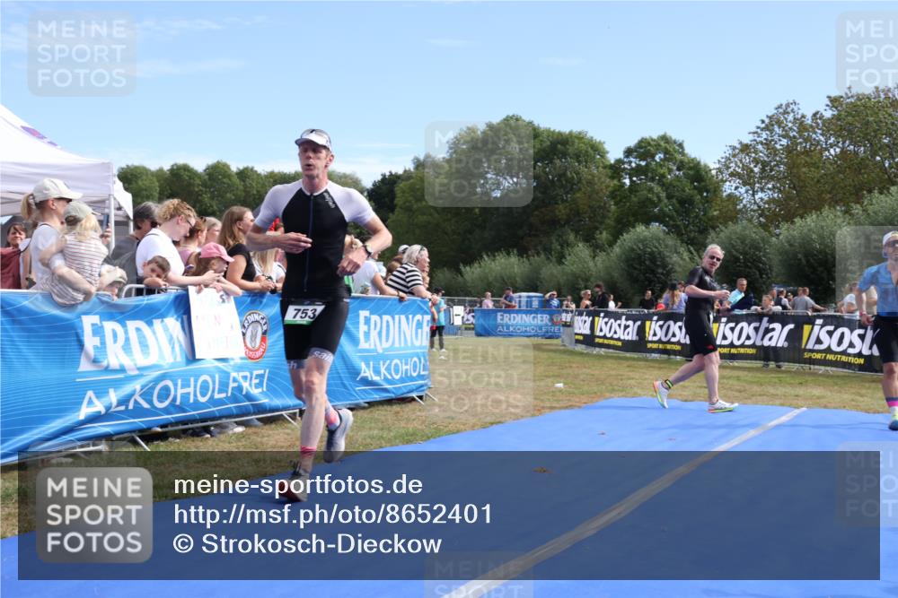 31.08.2025 - Elbe Triathlon Hamburg Strokosch-Dieckow http://msf.ph/oto/8652401 31.08.2025 11:11:14 Ziel 517, 753, 1005 meine-sportfotos.de