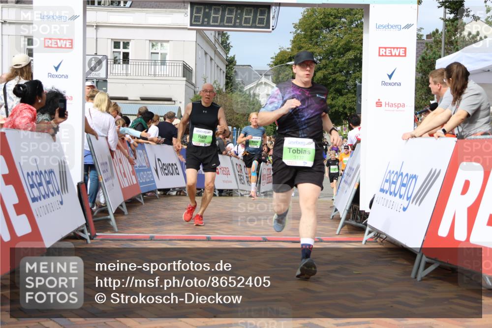 31.08.2025 - 21. Blankeneser Heldenlauf Strokosch-Dieckow http://msf.ph/oto/8652405 31.08.2025 11:10:09 Ziel 3148, 3729, 3139, 3386, 3137, 3013, 3725 meine-sportfotos.de