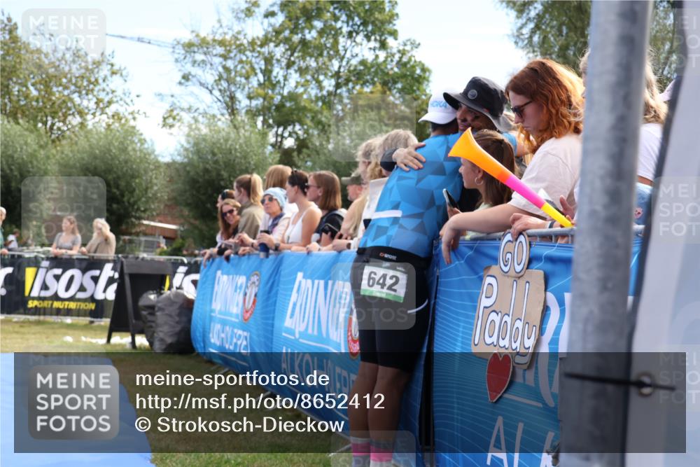 31.08.2025 - Elbe Triathlon Hamburg Strokosch-Dieckow http://msf.ph/oto/8652412 31.08.2025 11:11:20 Ziel 642, 1005 meine-sportfotos.de