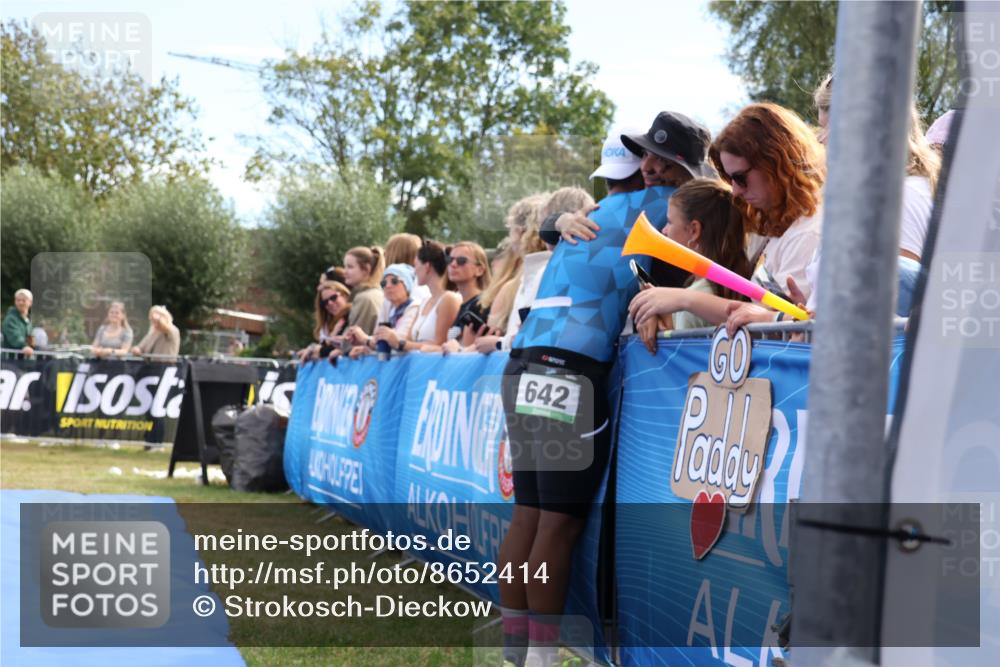 31.08.2025 - Elbe Triathlon Hamburg Strokosch-Dieckow http://msf.ph/oto/8652414 31.08.2025 11:11:21 Ziel 642, 1005 meine-sportfotos.de