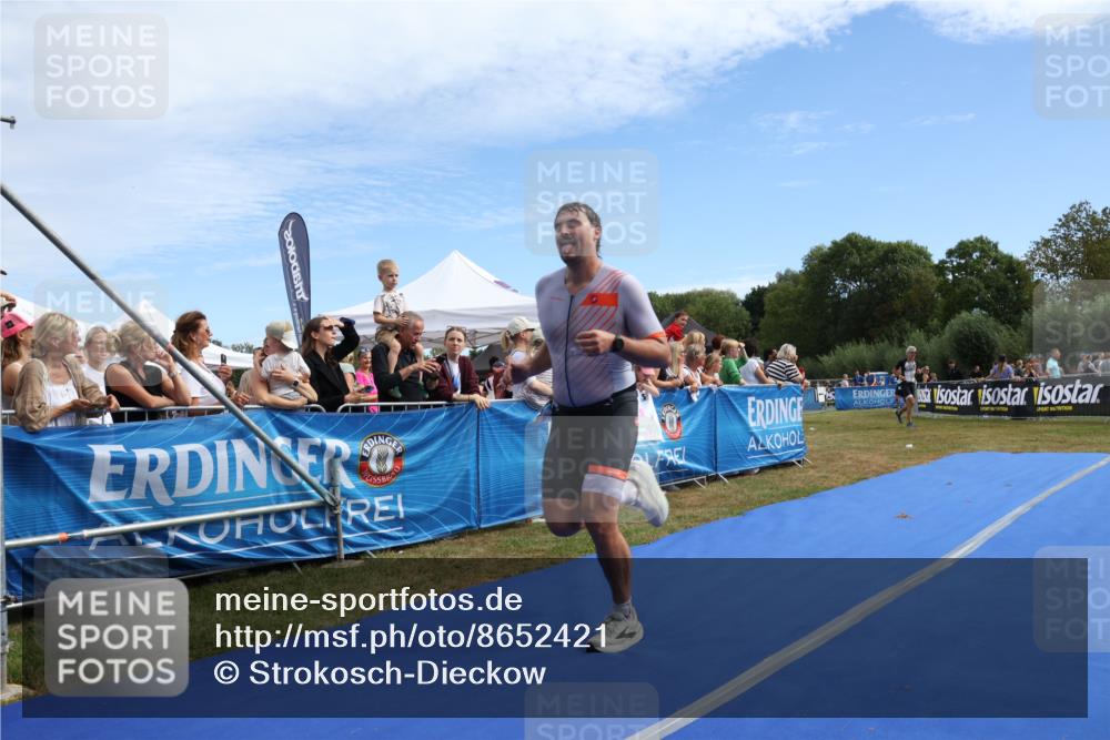 31.08.2025 - Elbe Triathlon Hamburg Strokosch-Dieckow http://msf.ph/oto/8652421 31.08.2025 11:11:46 Ziel 451 meine-sportfotos.de